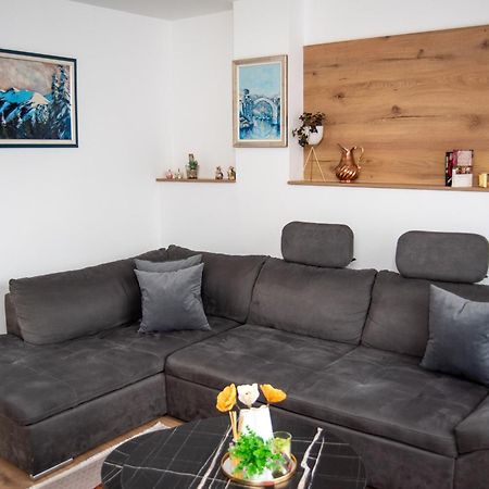 Apartment Mey SJJ Buitenkant foto